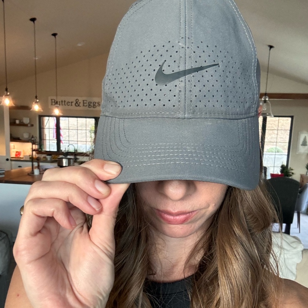 Women’s drop fit Nike snap back hat